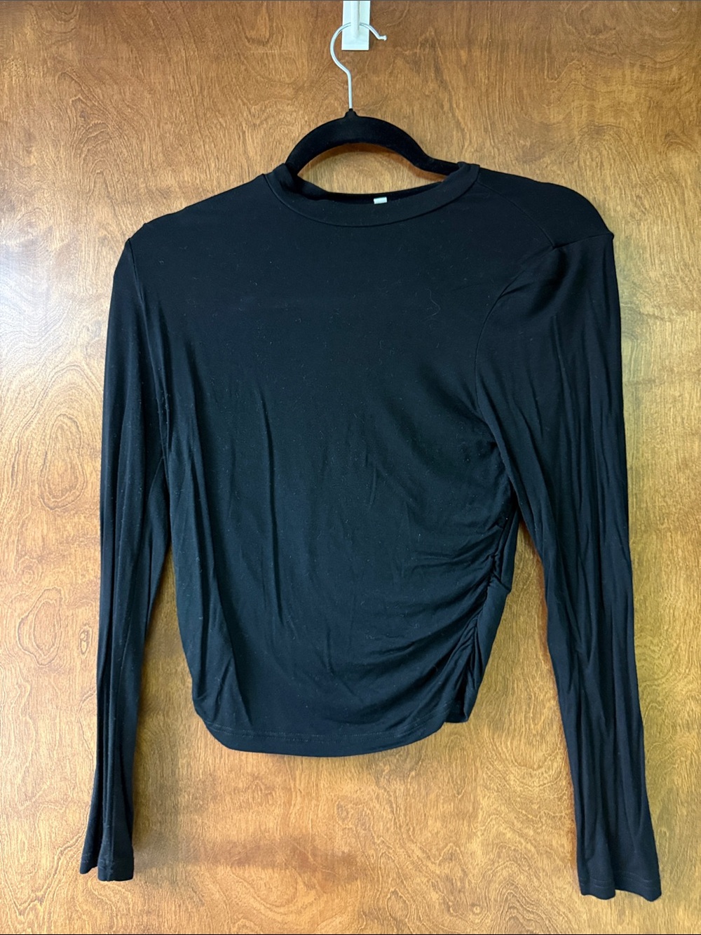 Black Long-Sleeve Women's Top - Classic Crew Neck
